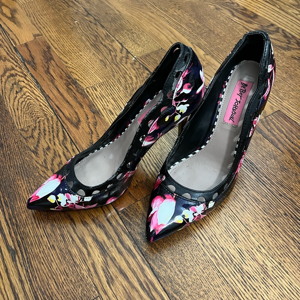 Betsey Johnson Floral Heels 6.5
